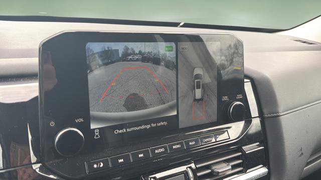 Used 2024 Nissan Pathfinder SL image 25