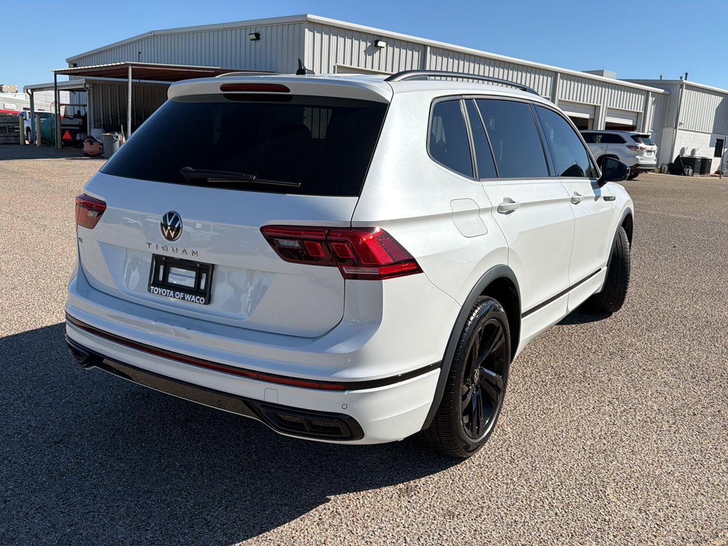 Used 2024 Volkswagen Tiguan SE R-Line FWD image 7