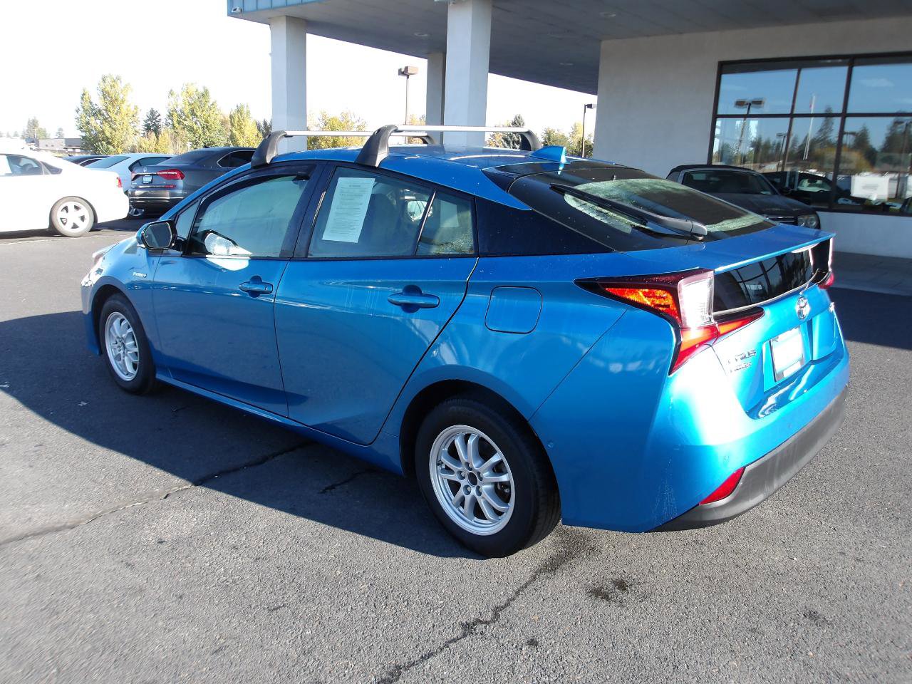 Used 2020 Toyota Prius LE AWD/4WD image 3
