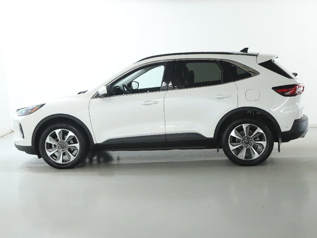 Used 2023 Ford Escape Platinum w/ Premium Technology Package AWD/4WD image 40