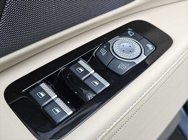 Used 2024 Lincoln Nautilus Reserve w/ Equipment Group 202A AWD/4WD image 13