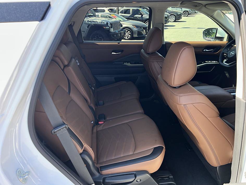 Certified 2025 Nissan Pathfinder Platinum w/ Cargo Package image 16