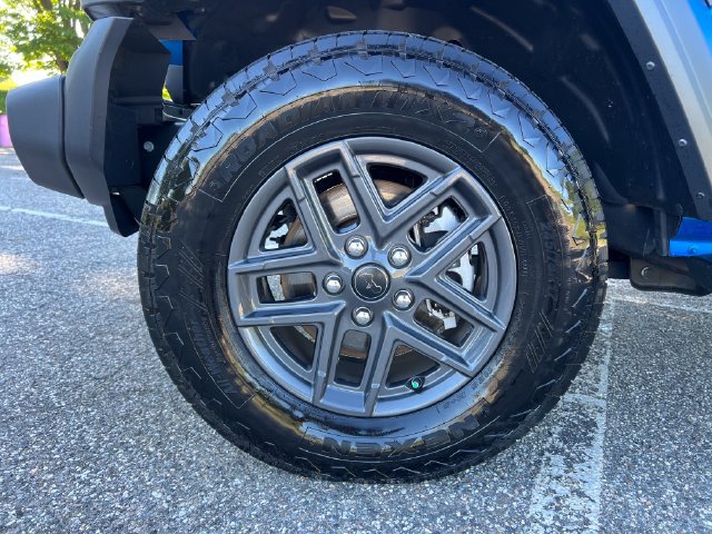 Used 2025 Jeep Wrangler Sport AWD/4WD image 17