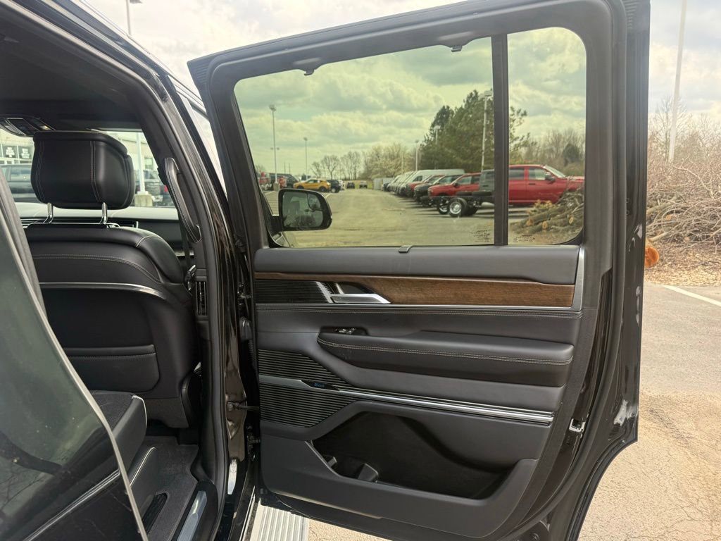 Used 2022 Jeep Grand Wagoneer Series II image 55