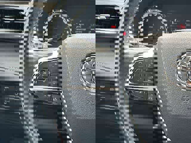 Used 2023 Toyota Highlander XLE image 9