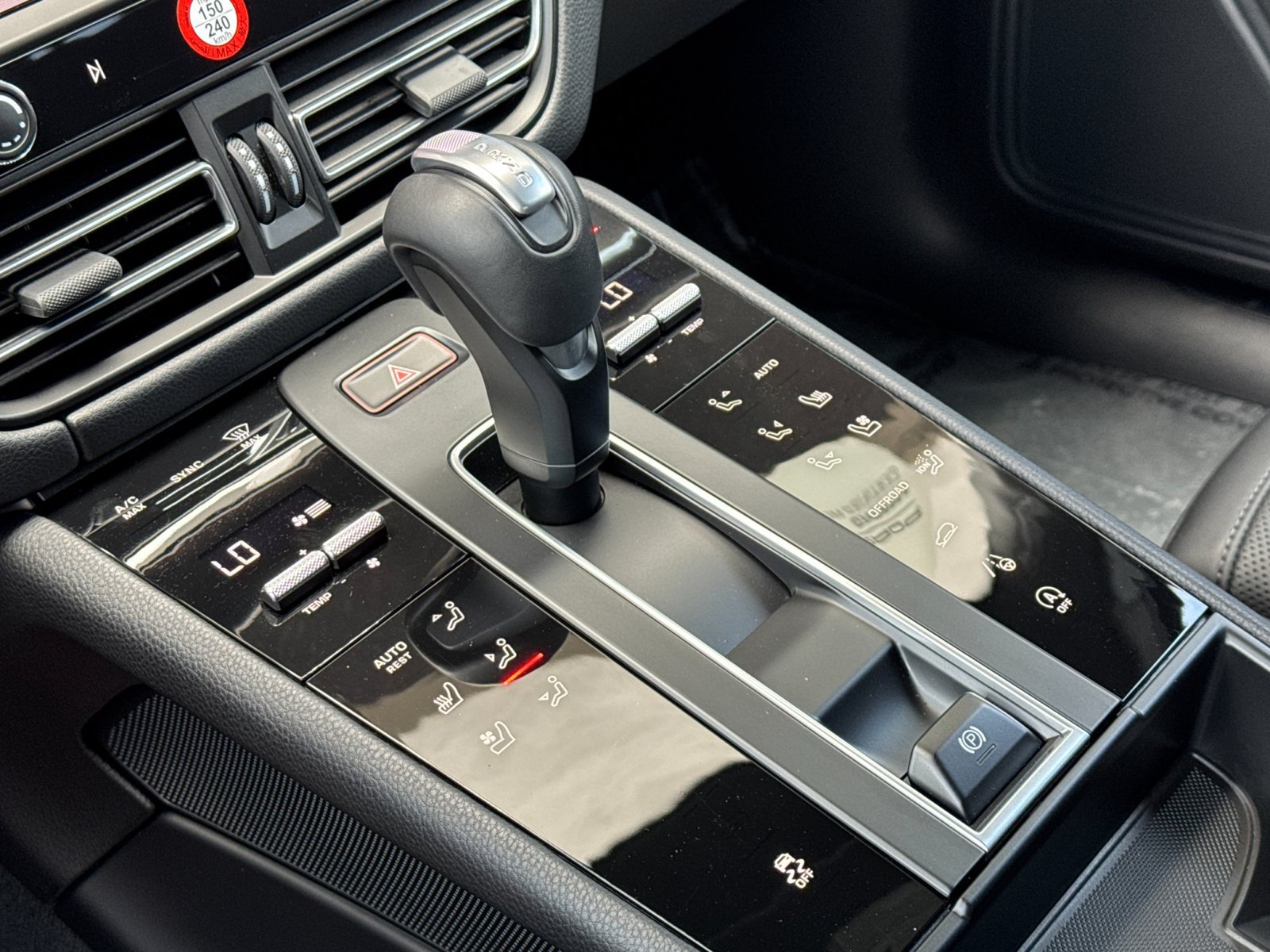 Certified 2026 Porsche Macan AWD/4WD image 26