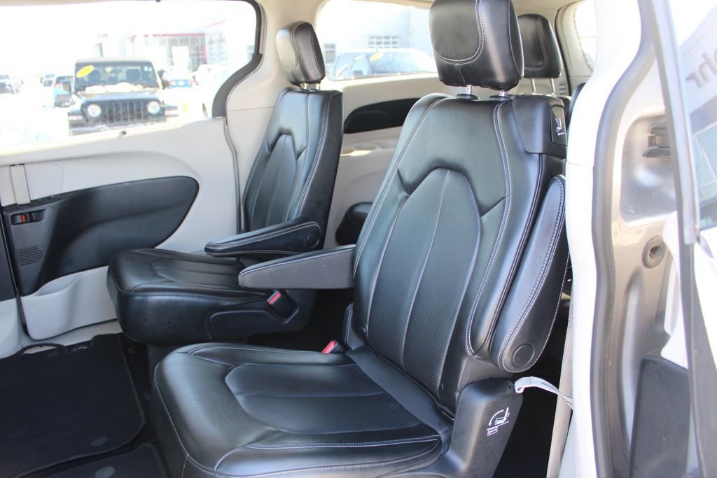 Used 2020 Chrysler Voyager Lxi image 25