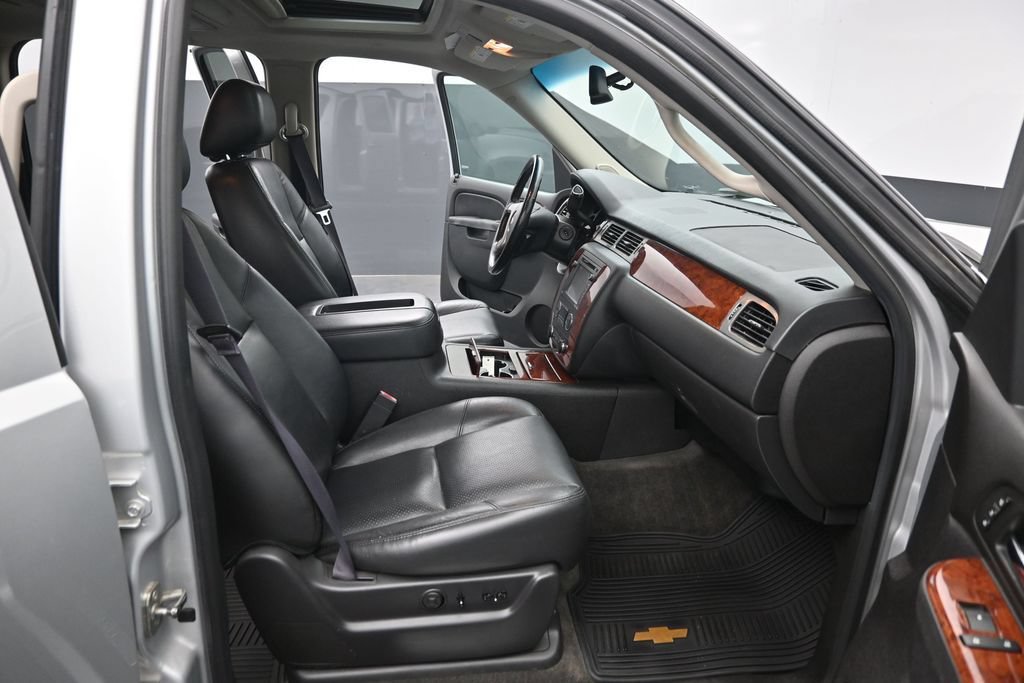 Used 2014 Chevrolet Suburban LTZ AWD/4WD image 35