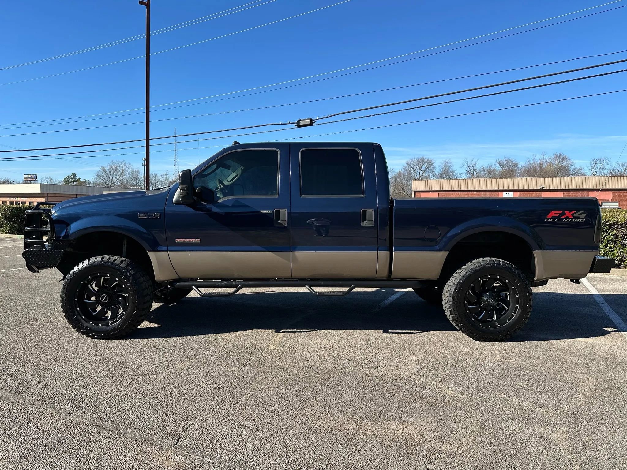 Used 2004 Ford F250 Lariat image 2