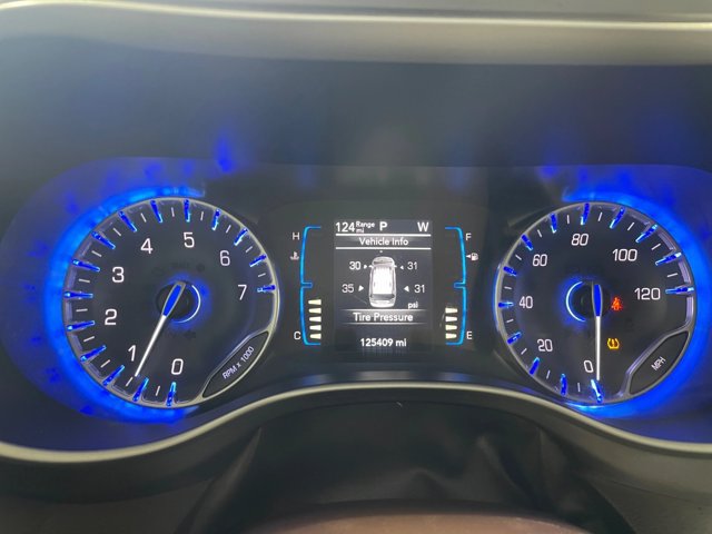Used 2017 Chrysler Pacifica Touring-L FWD image 11