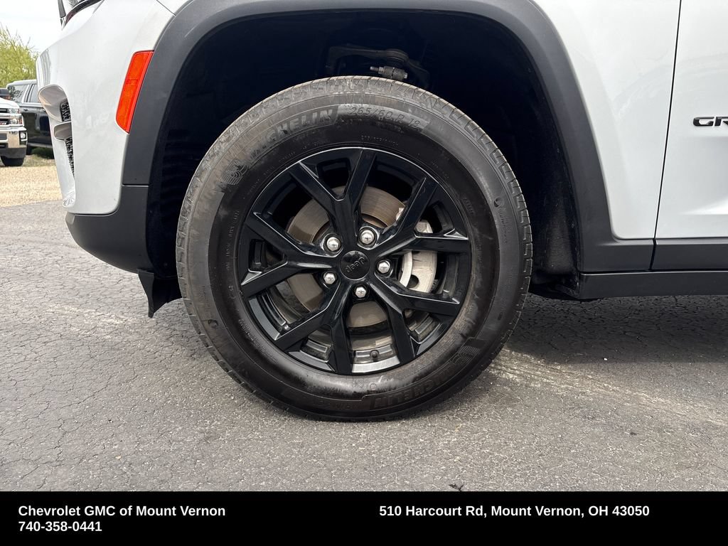 Used 2025 Jeep Grand Cherokee Altitude AWD/4WD image 27