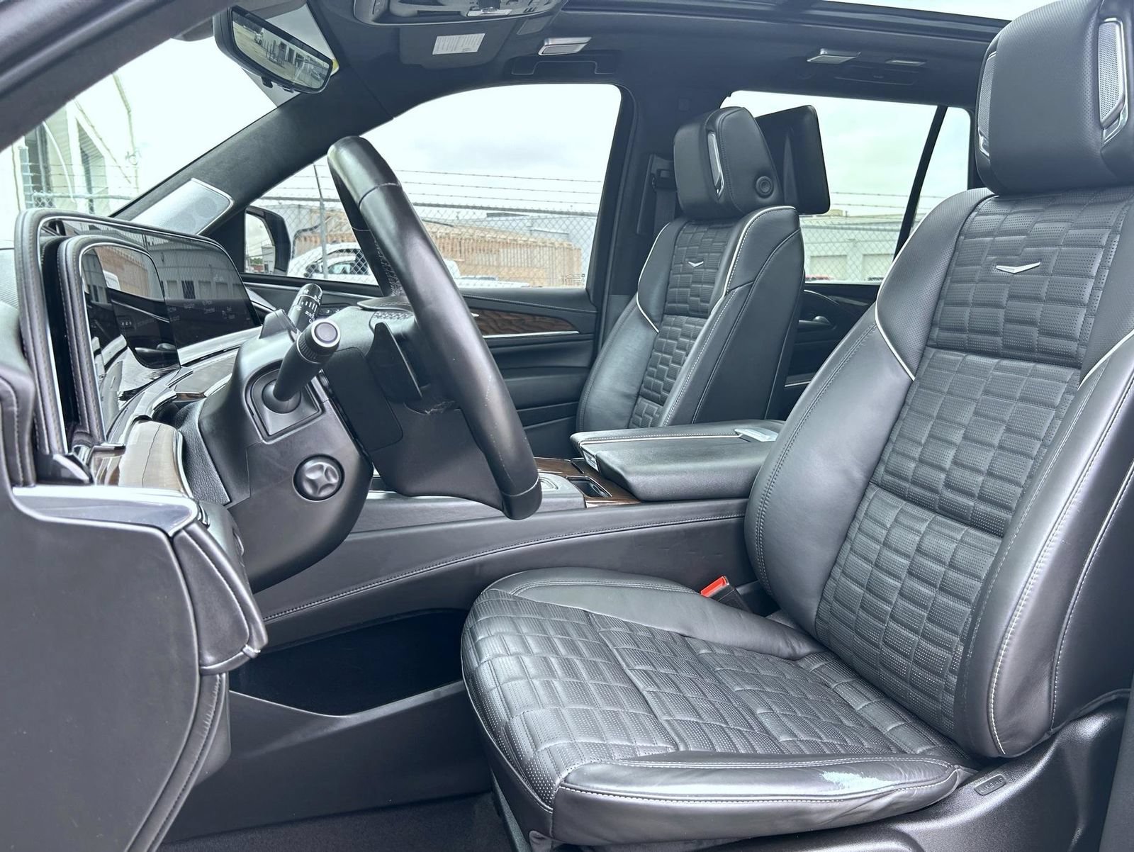 Certified 2023 Cadillac Escalade Premium Luxury Platinum AWD/4WD image 16