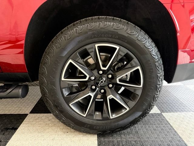 Used 2023 Chevrolet Suburban Z71 w/ Z71 Off-Road Package AWD/4WD image 15
