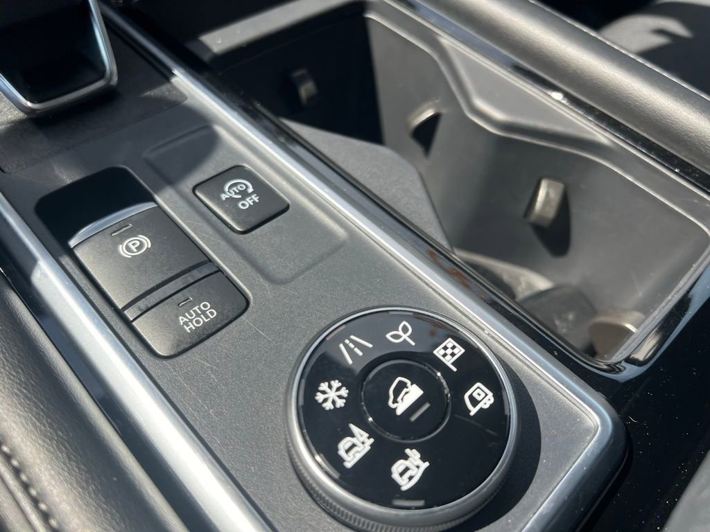 Used 2025 Nissan Pathfinder SV image 23