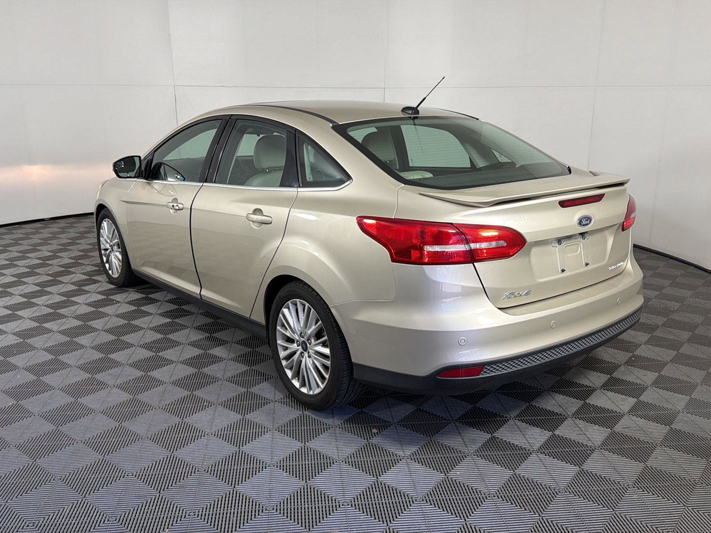 Used 2018 Ford Focus Titanium FWD image 3