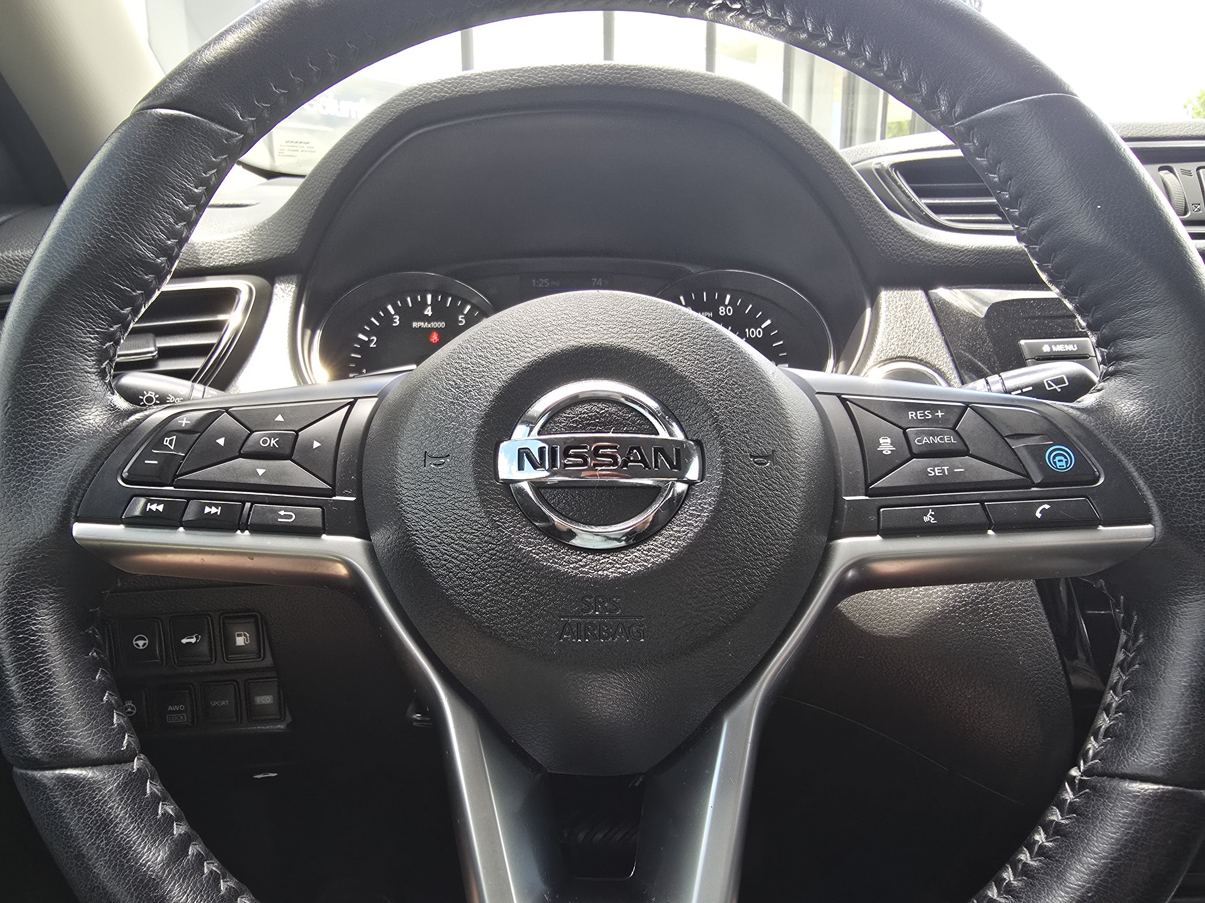 Used 2020 Nissan Rogue SV w/ Sun & Sound Touring Package AWD/4WD image 25