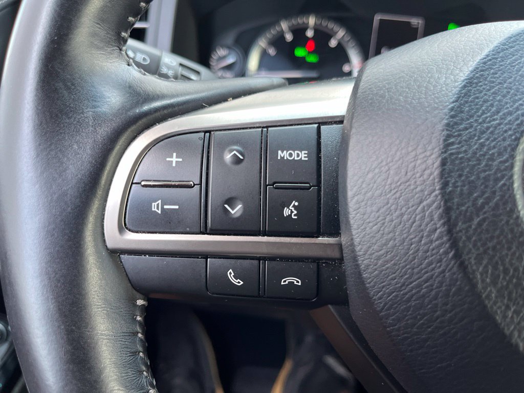 Used 2019 Lexus LX 570 4WD w/ Luxury Package image 24
