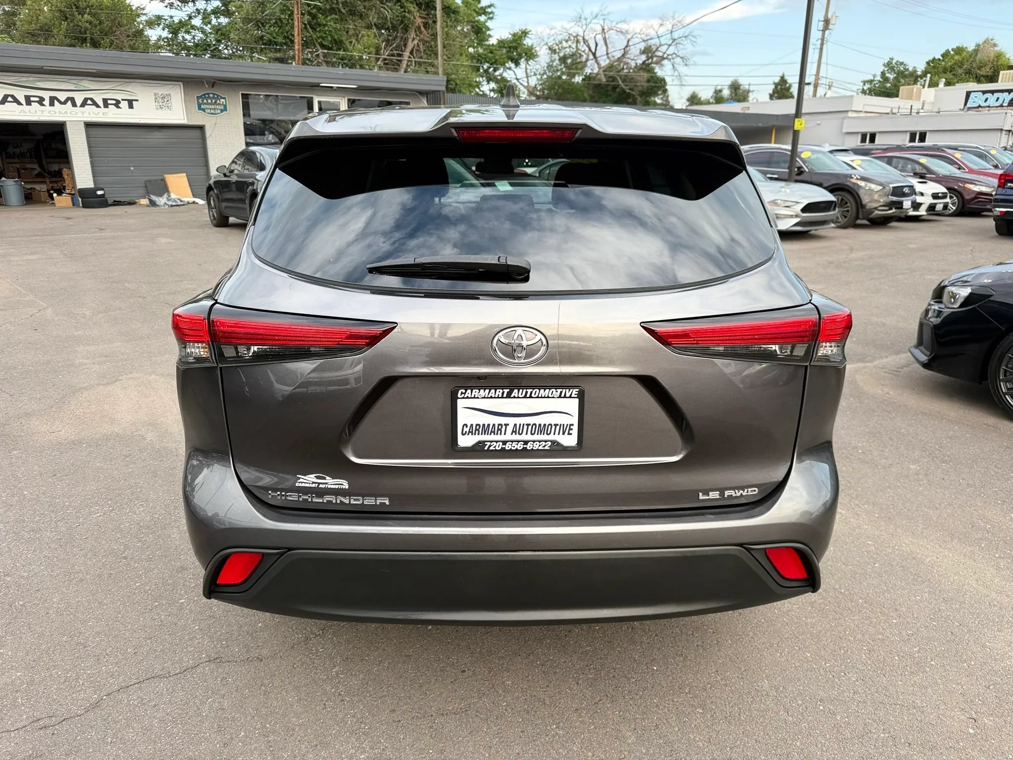 Used 2022 Toyota Highlander LE AWD/4WD image 8