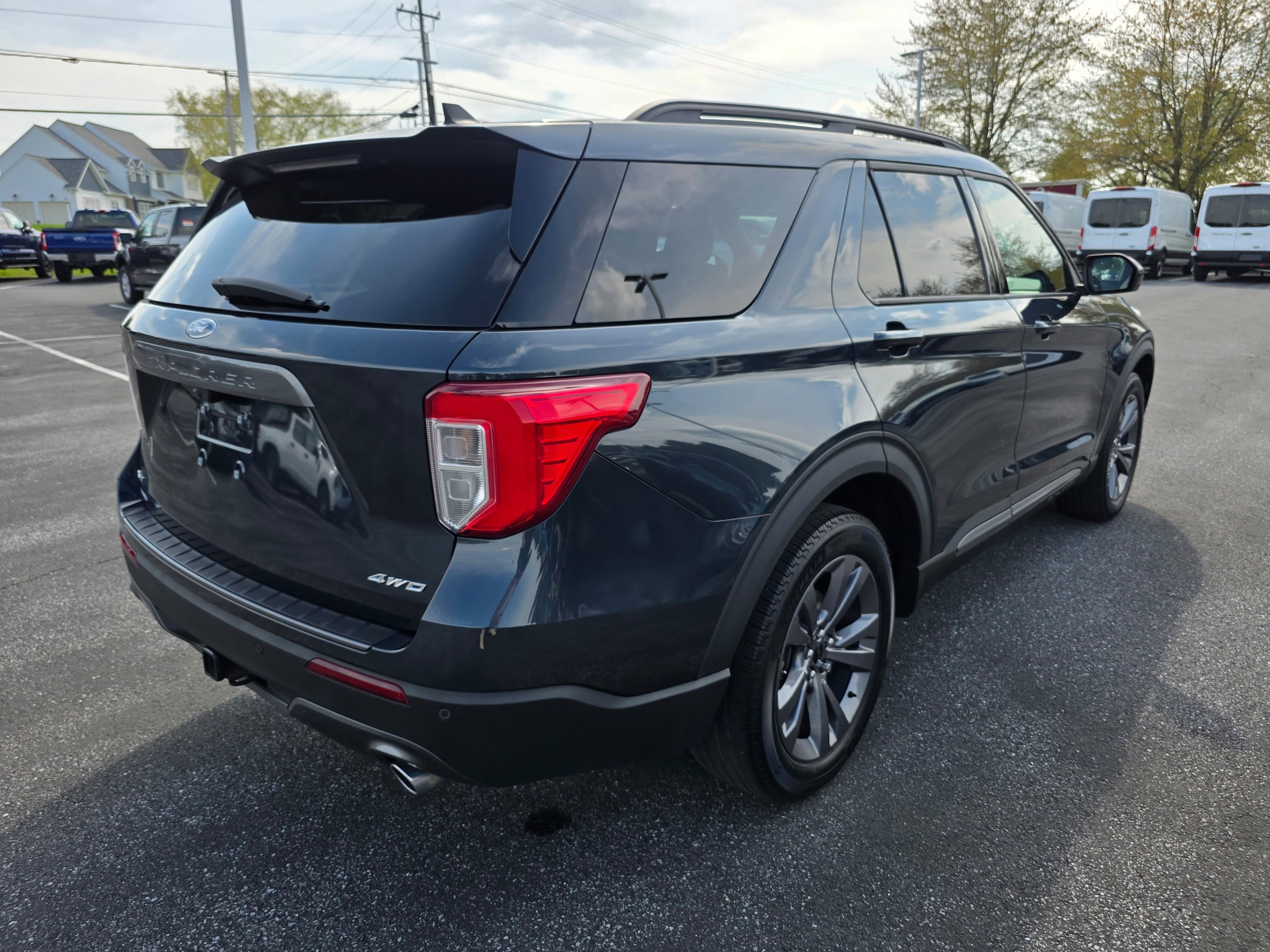 Used 2023 Ford Explorer XLT w/ Equipment Group 202A image 5