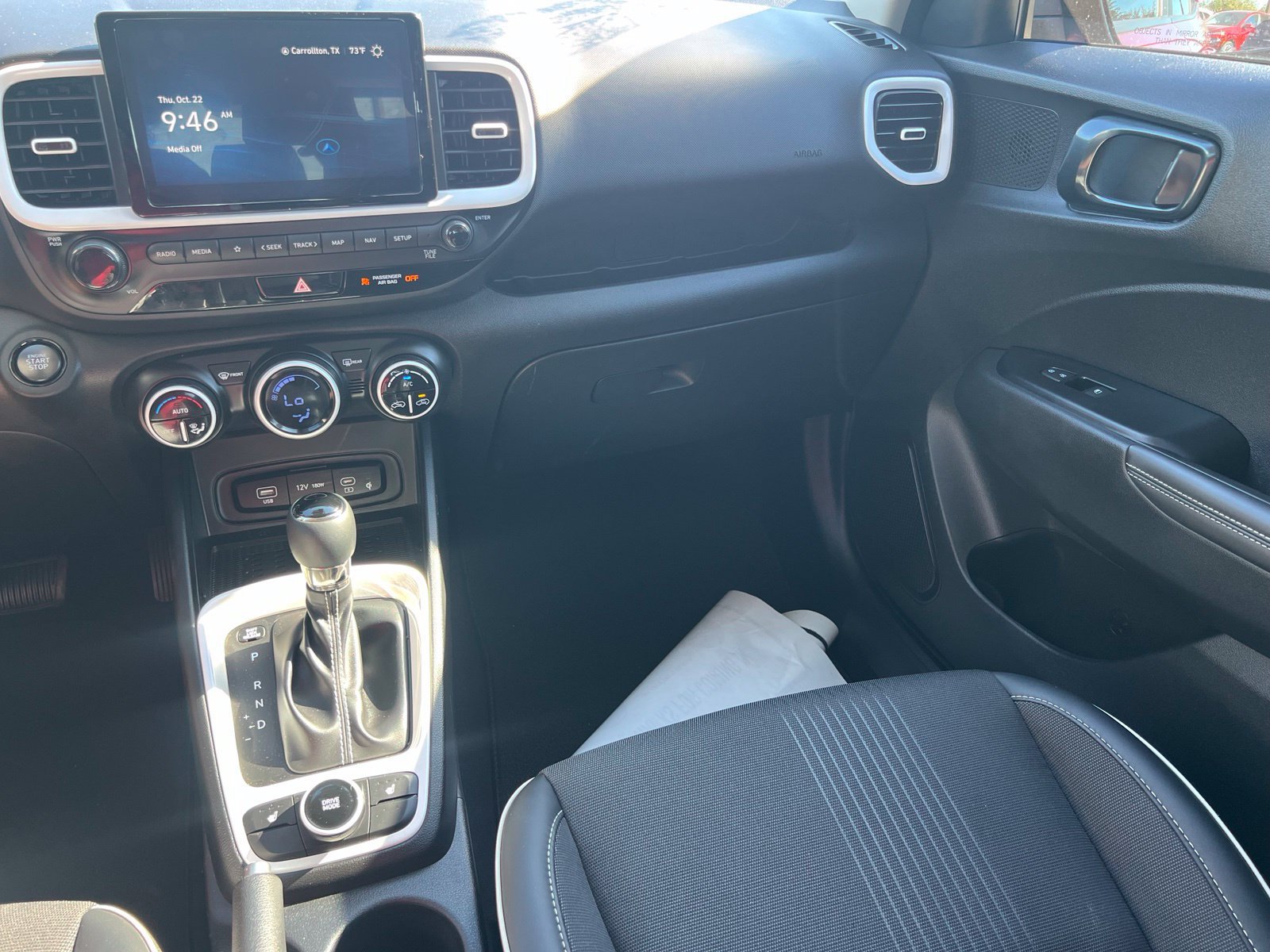 Used 2024 Hyundai Venue Limited FWD image 32