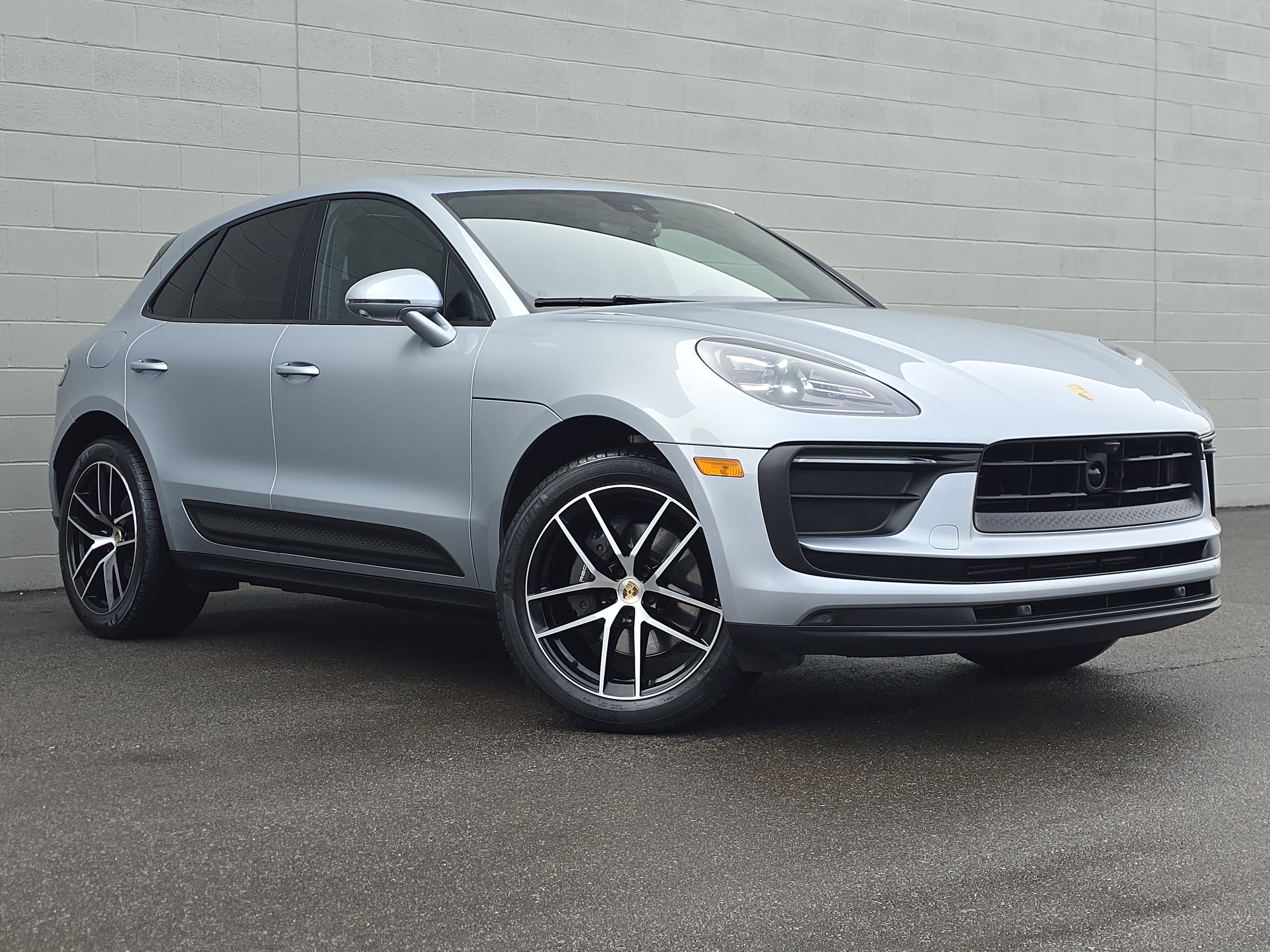 Certified 2023 Porsche Macan image 7