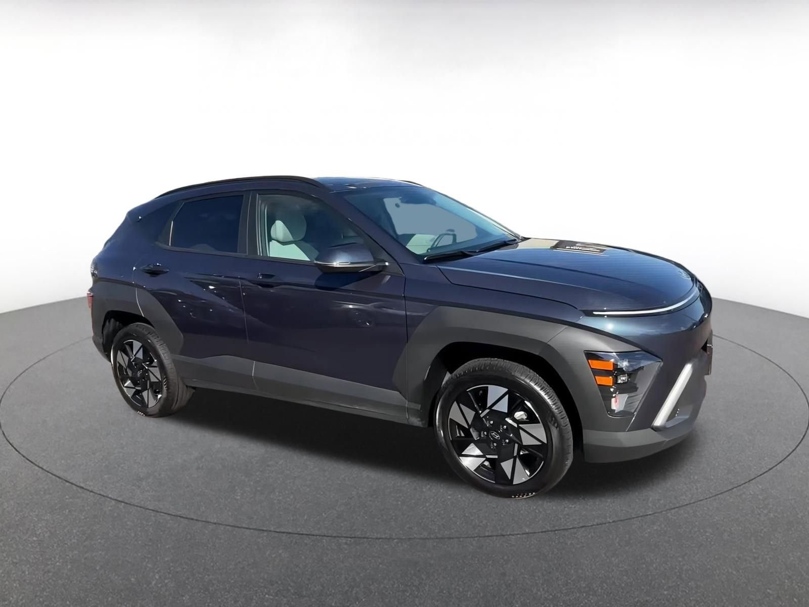 Used 2025 Hyundai Kona SEL image 2