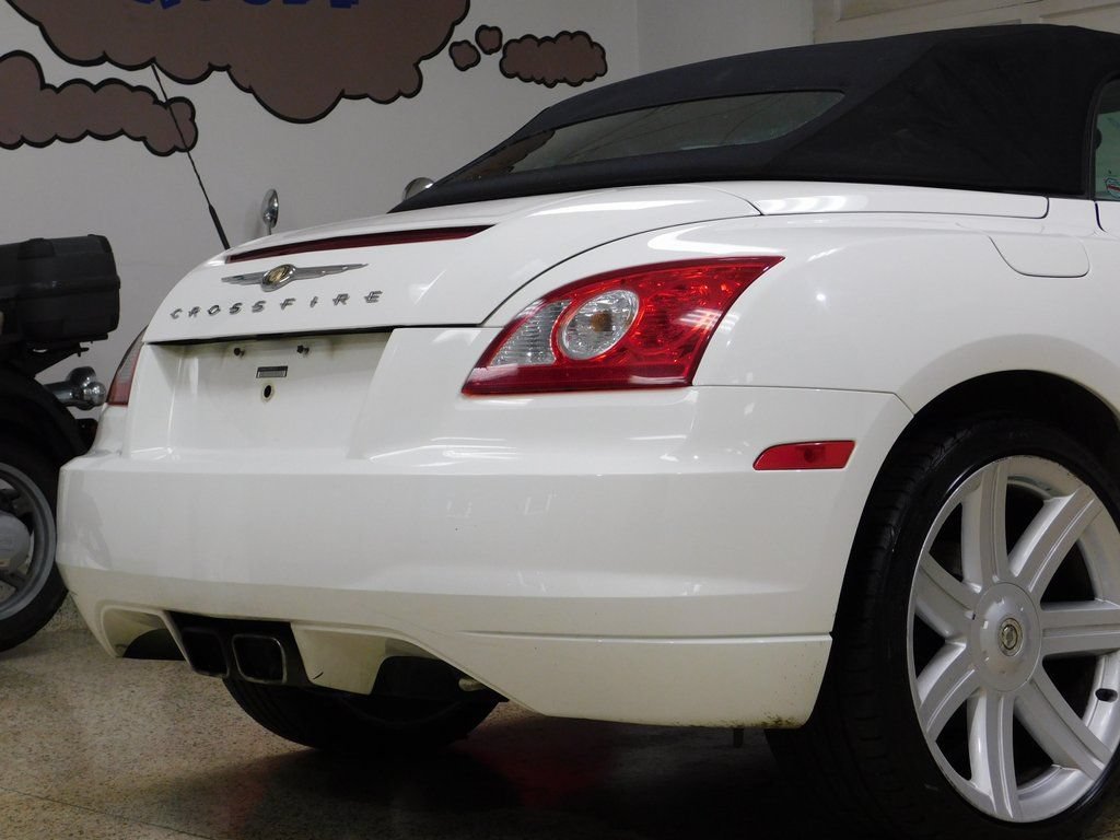 Used 2005 Chrysler Crossfire Limited RWD image 90