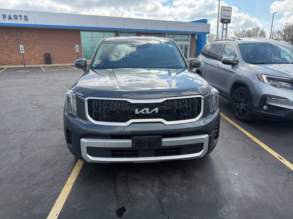 Used 2024 Kia Telluride LX image 3