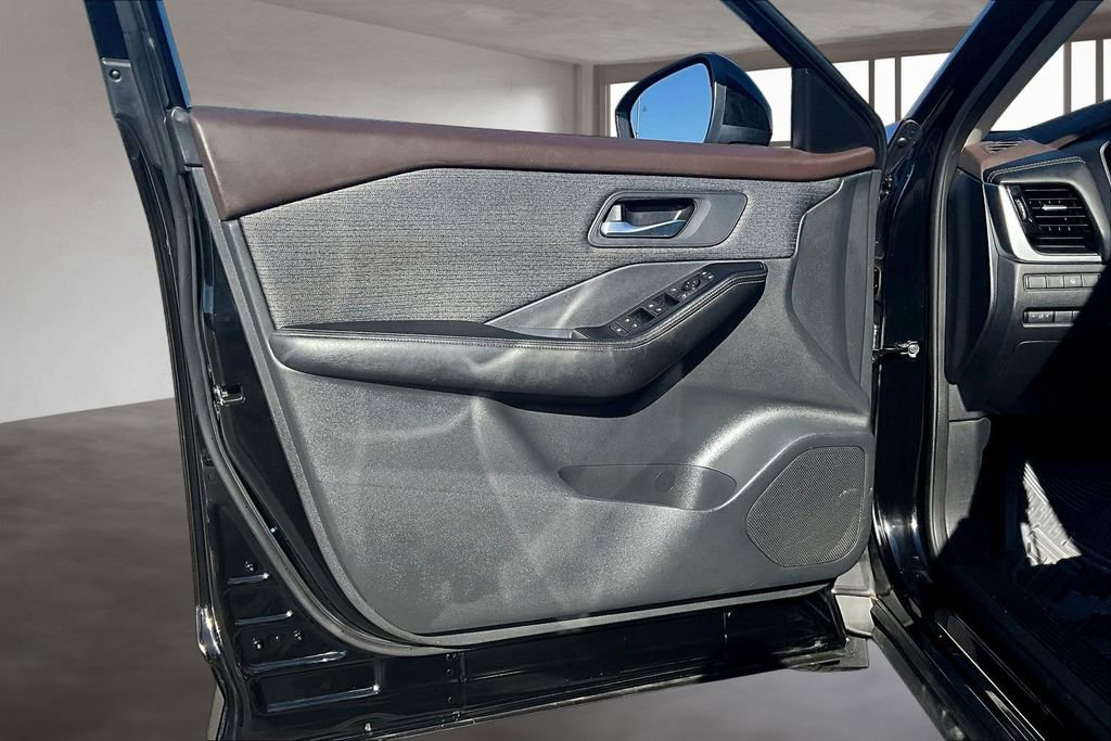 Used 2022 Nissan Rogue SV FWD image 19