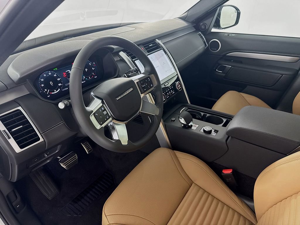 New 2025 Land Rover Discovery Dynamic SE image 9