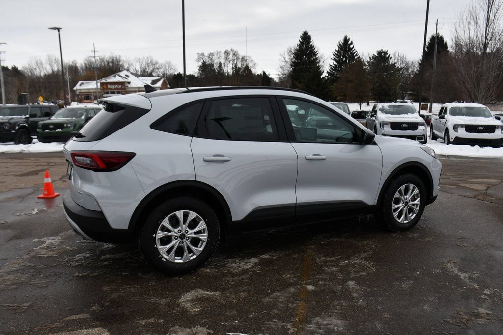 Used 2025 Ford Escape Active w/ Tech Pack #1 AWD/4WD image 7