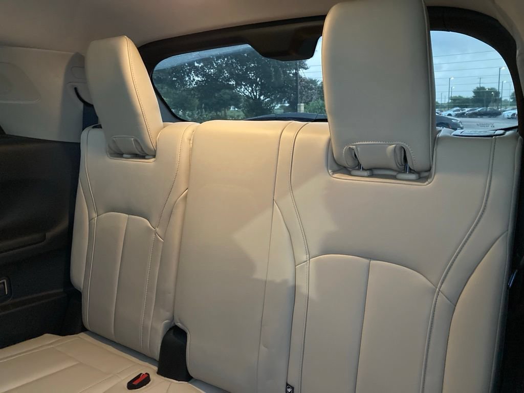 Used 2023 INFINITI QX60 Sensory w/ Vision Package FWD image 12