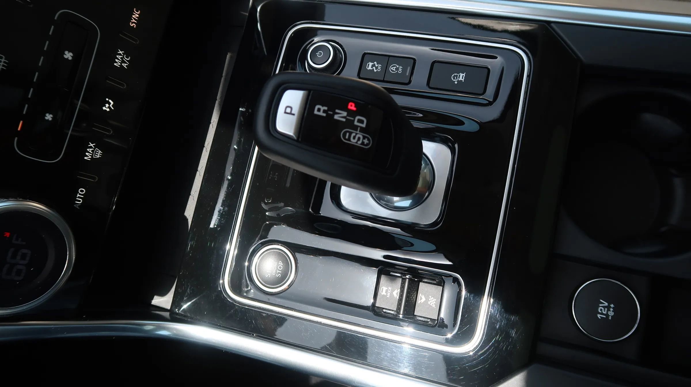 Used 2020 Jaguar XE S image 32