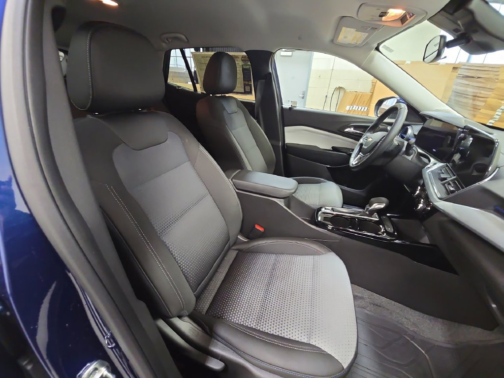 Certified 2024 Chevrolet Trax LT w/ Driver Confidence Package FWD image 36