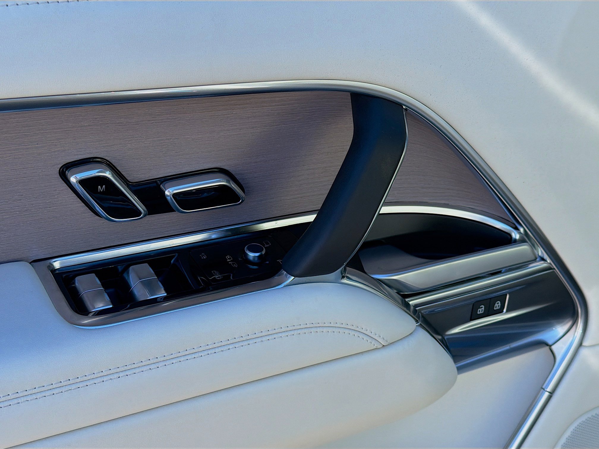 New 2026 Land Rover Range Rover SE image 22