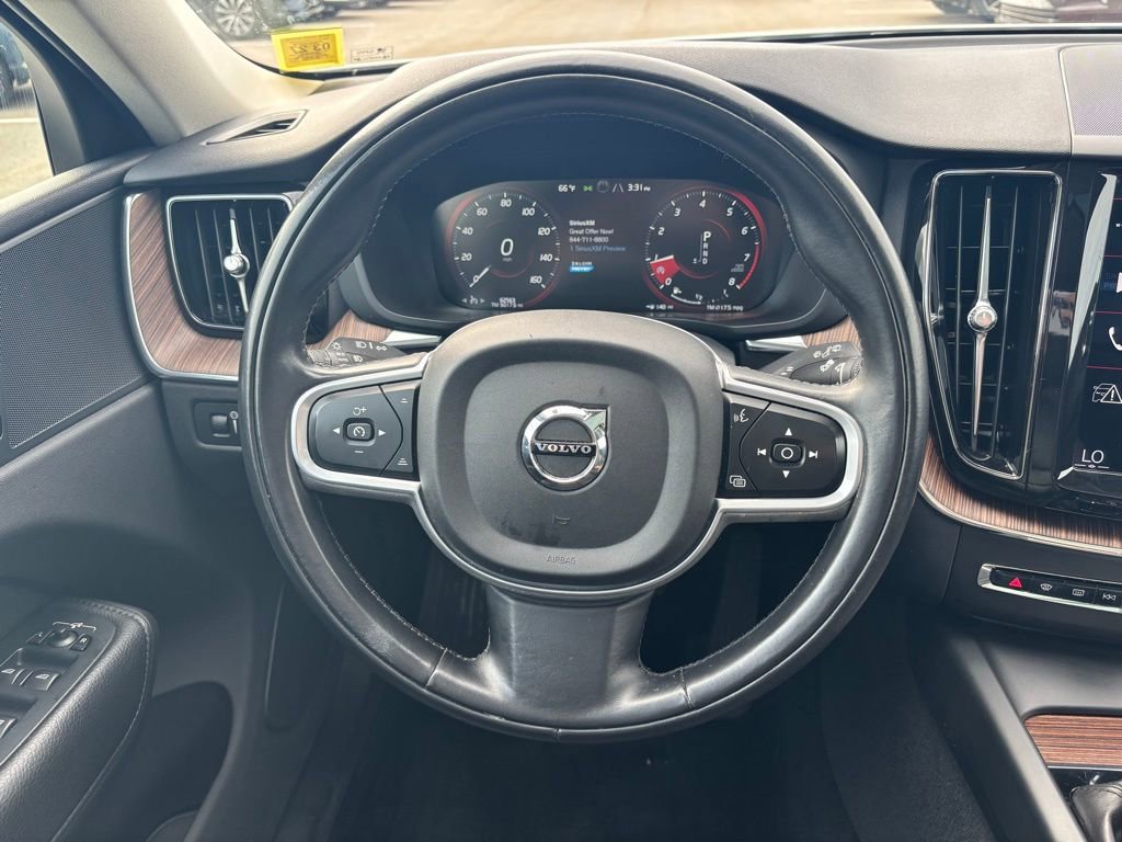 Used 2021 Volvo XC60 T5 Momentum w/ Premium Package image 7