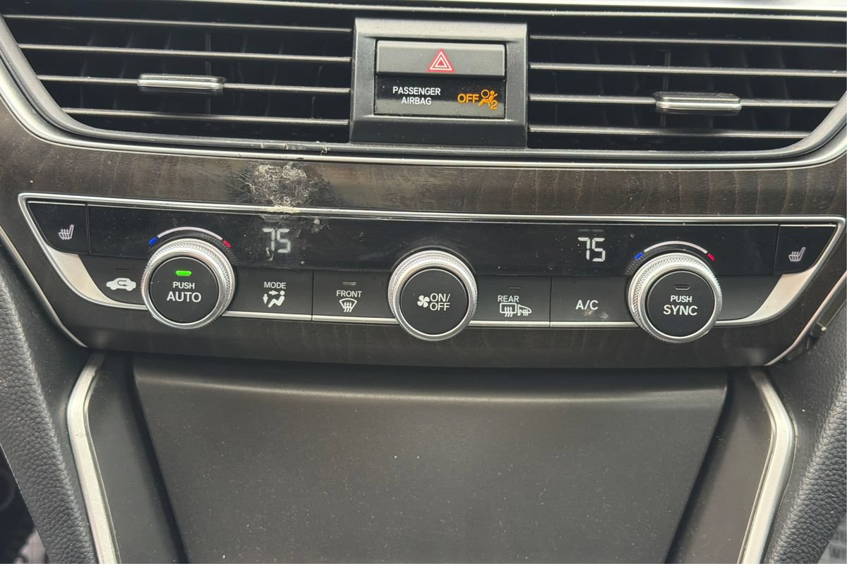 Used 2018 Honda Accord EX image 32