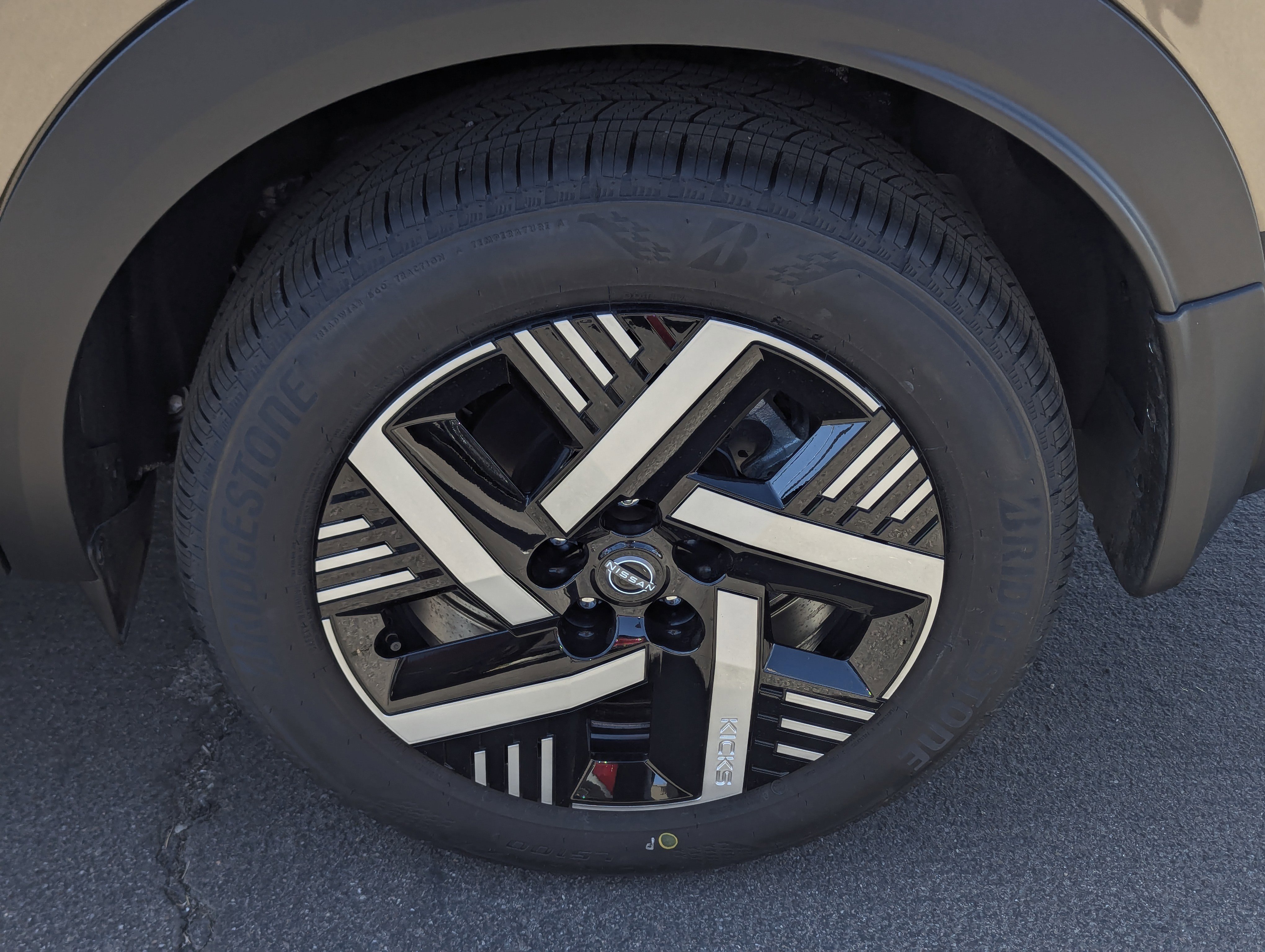 New 2026 Nissan Kicks SV image 7