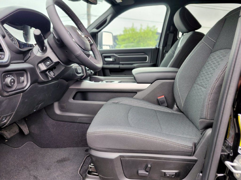 New 2026 RAM 2500 Big Horn AWD/4WD image 18