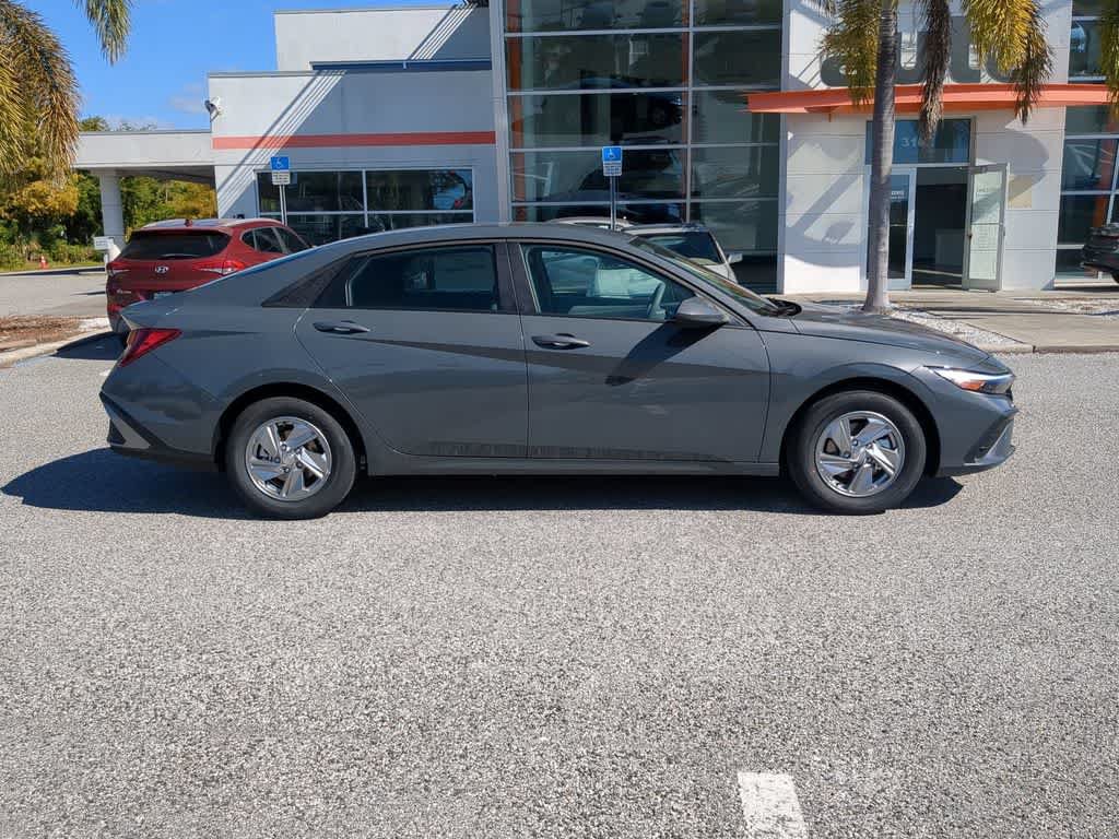 New 2026 Hyundai Elantra SE FWD image 7