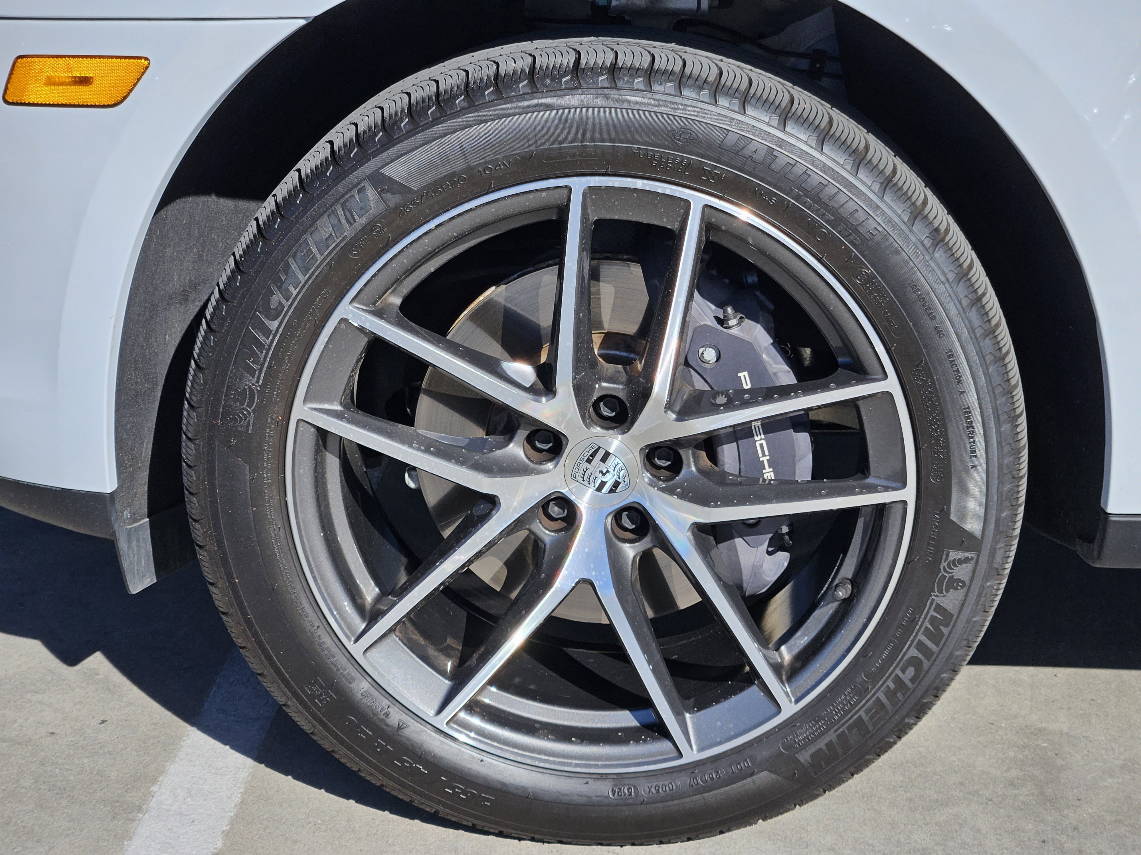 Certified 2025 Porsche Macan image 14