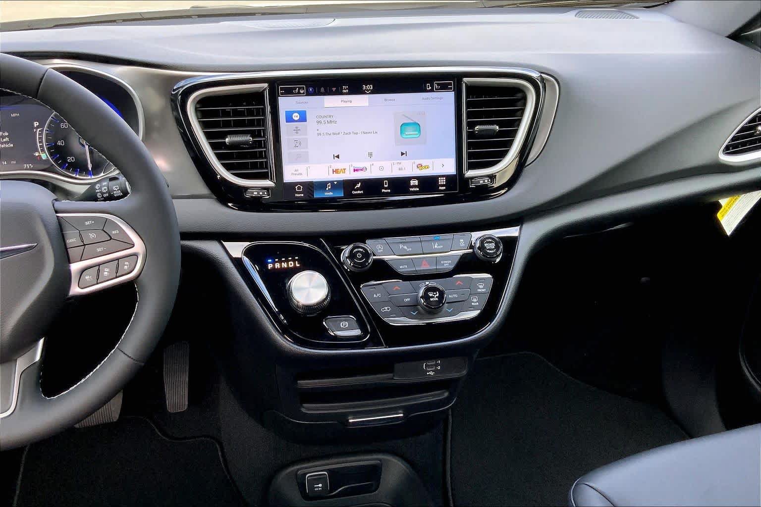 New 2026 Chrysler Voyager LX FWD image 13