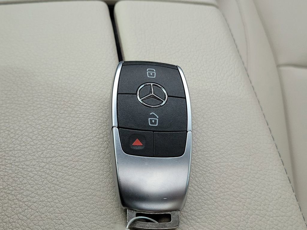 Used 2022 Mercedes-Benz GLB 250 image 40