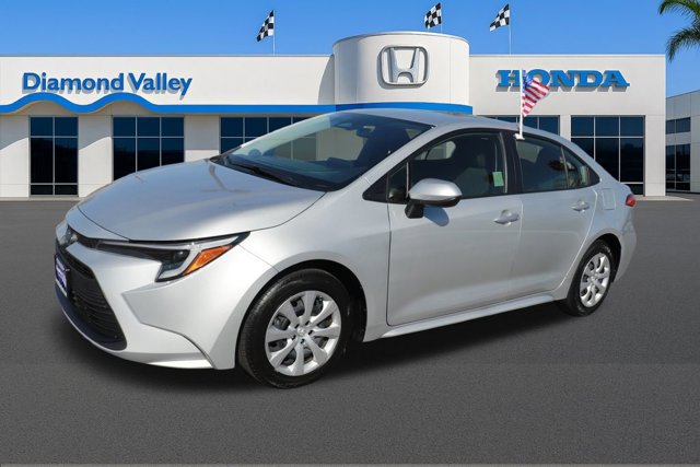 Used 2025 Toyota Corolla LE image 3