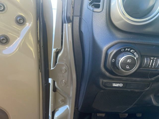 Used 2020 Jeep Gladiator Overland w/ LED Lighting Group image 10