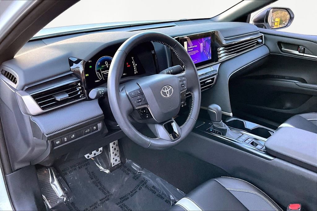 Used 2025 Toyota Camry SE image 14