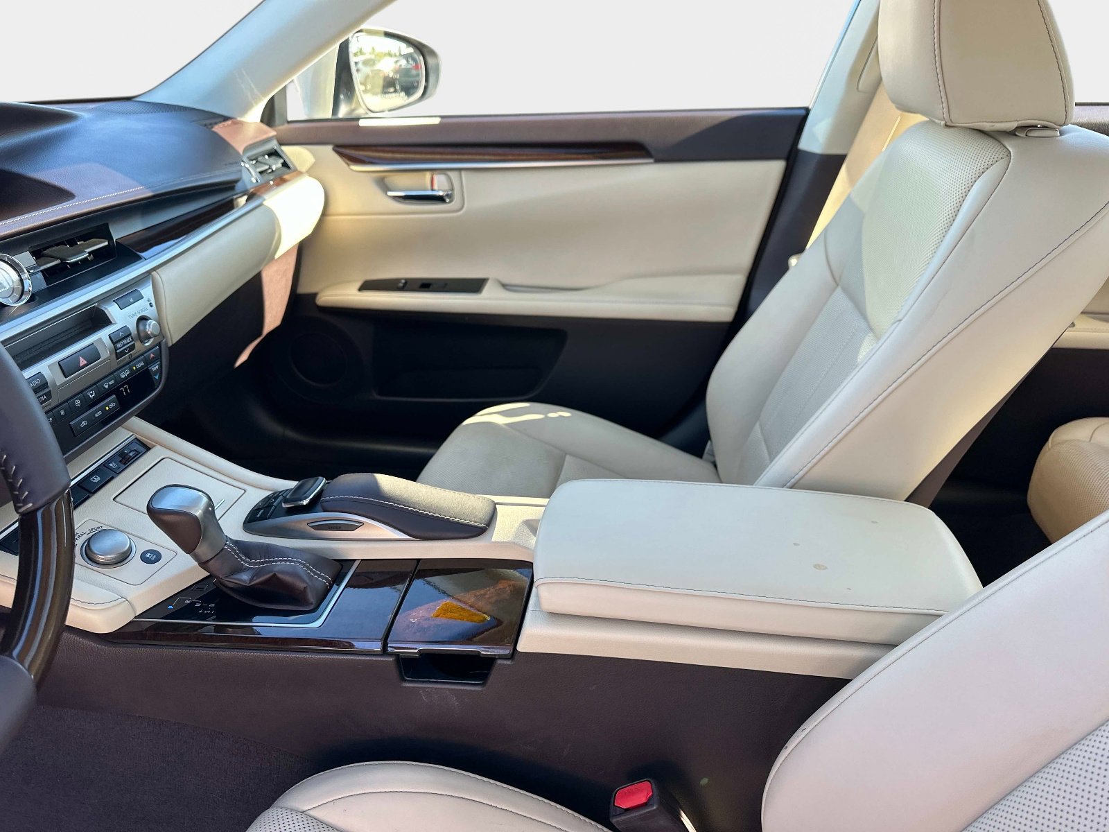 Used 2018 Lexus ES 350 w/ Luxury Package w/Wood Trim image 19