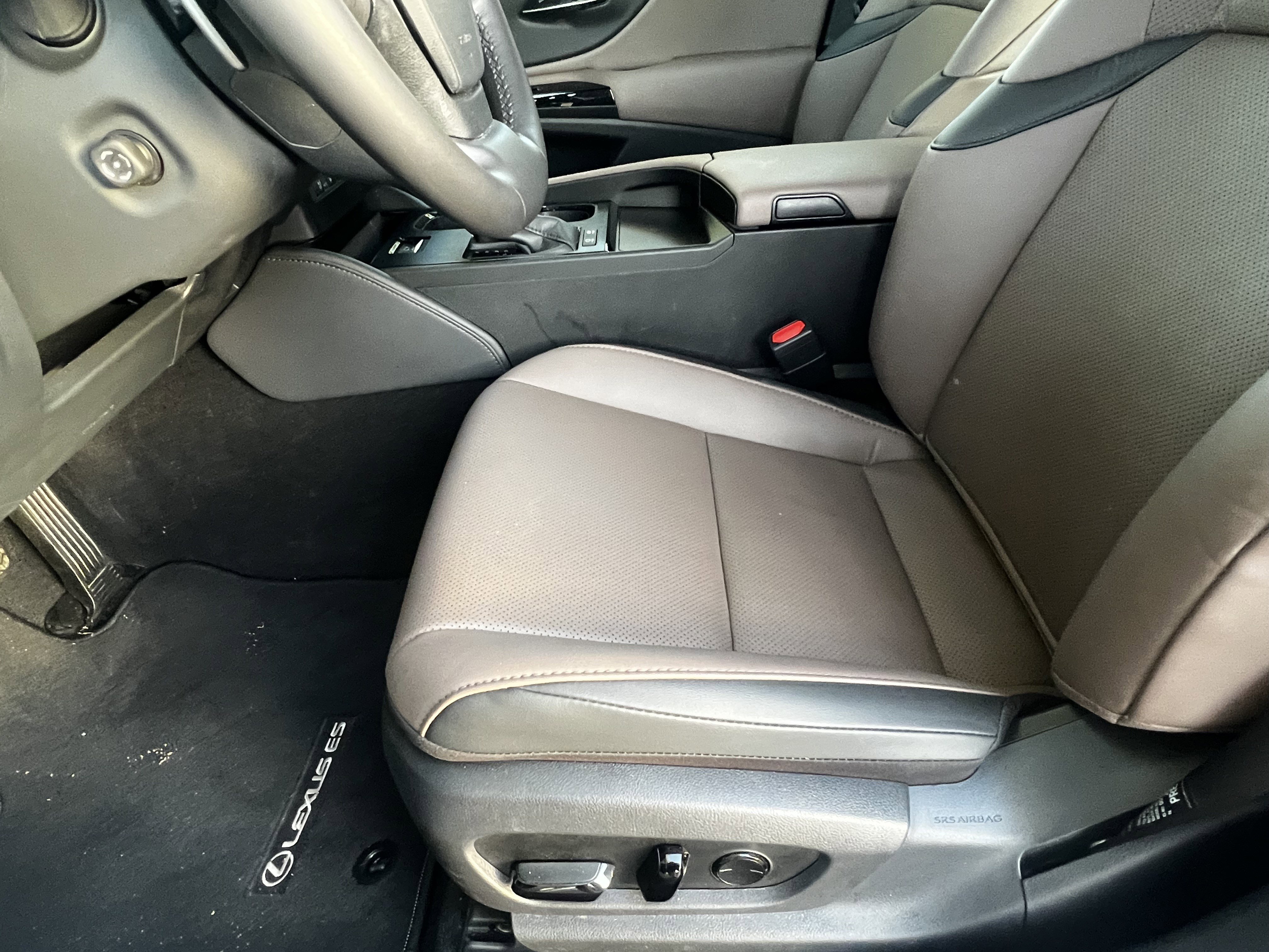 Used 2025 Lexus ES 300h w/ Premium Package image 16