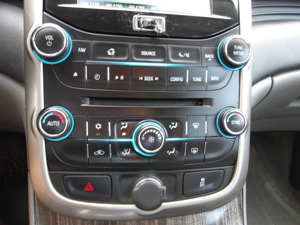 Used 2015 Chevrolet Malibu LT FWD image 14