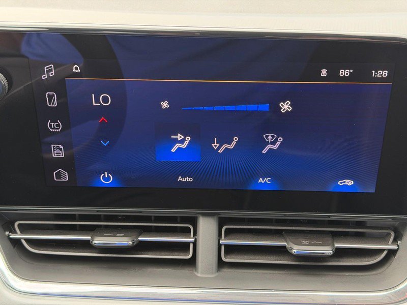 Used 2025 Chevrolet Trax LT FWD image 33